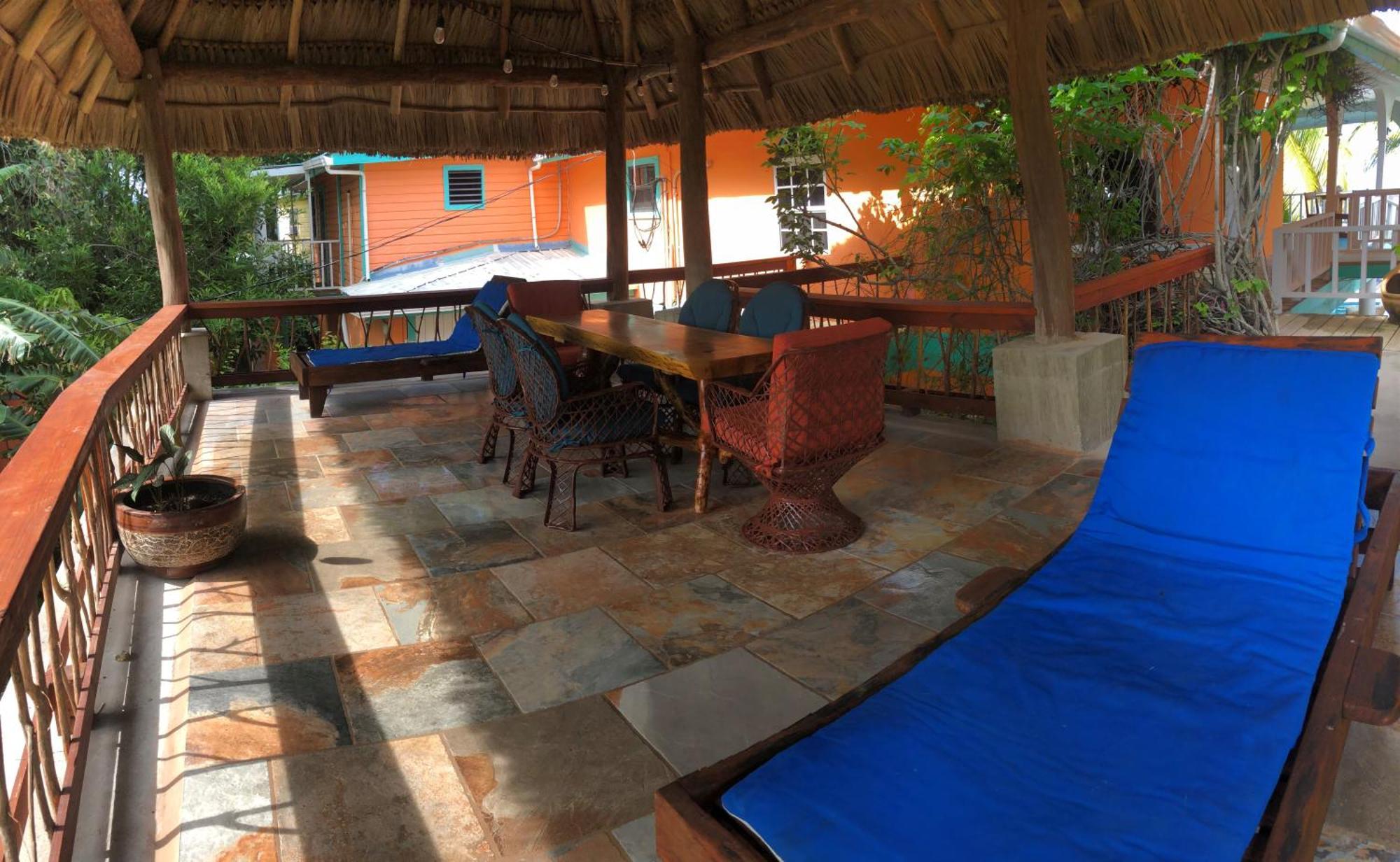 Coral Cove Inn *