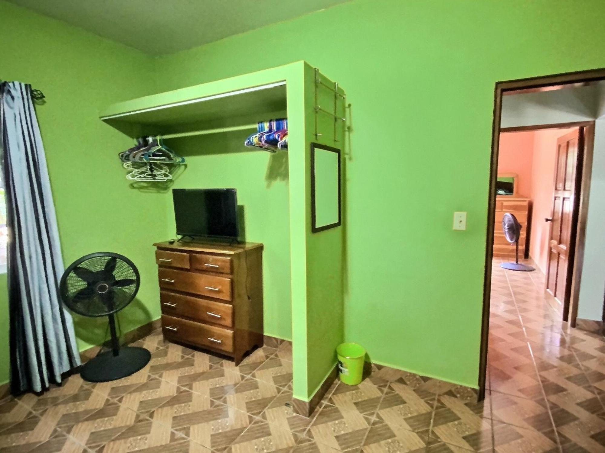 Mountain View Family In Town With King And Midterm Available * San Ignacio