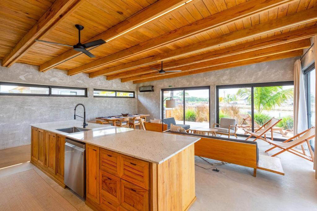 Villa Seabird Dwellings With Private Splash Pool And Dock Placencia