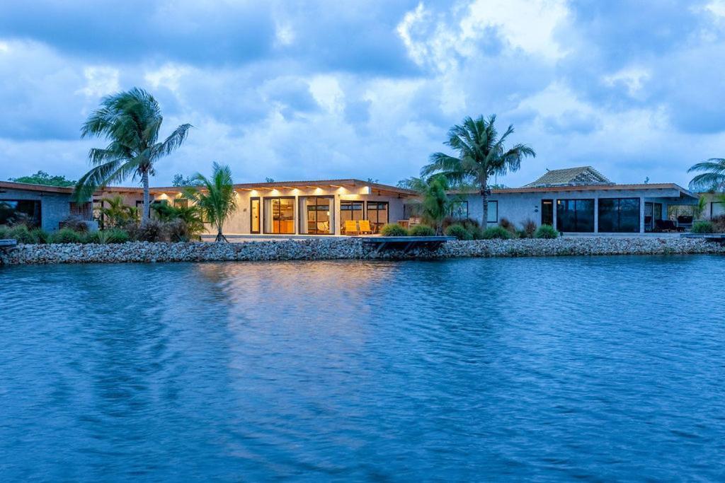 Villa Seabird Dwellings With Private Splash Pool And Dock