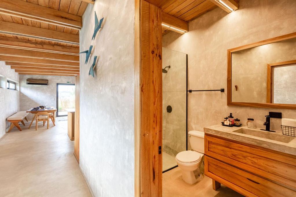 Seabird Dwellings With Private Splash Pool And Dock Placencia