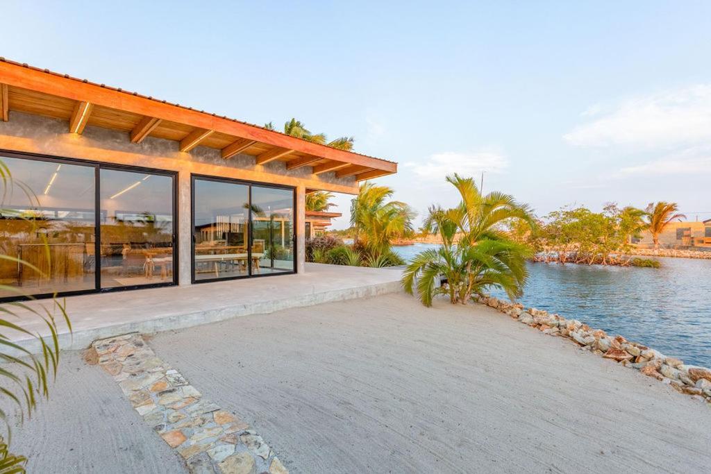 Villa Seabird Dwellings With Private Splash Pool And Dock *