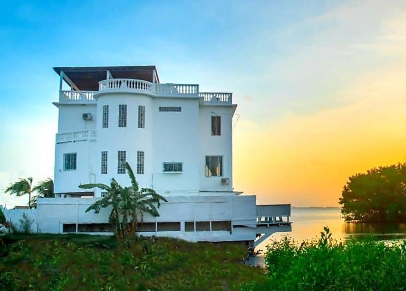 Belize Waterside Sea View With Infinity Pool & Overwater Deck Apartment *