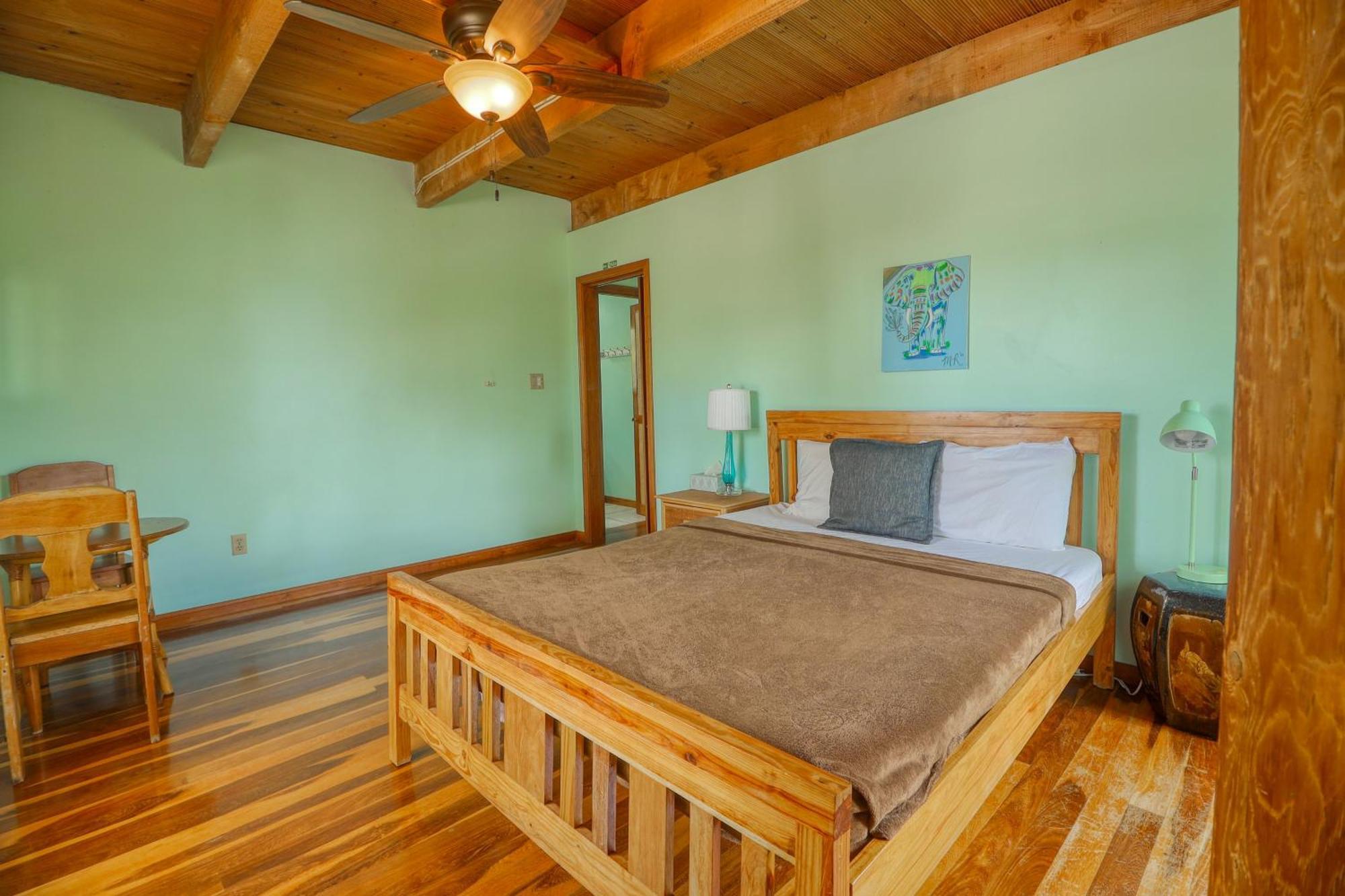Salty Hawg Holiday home Maya Beach