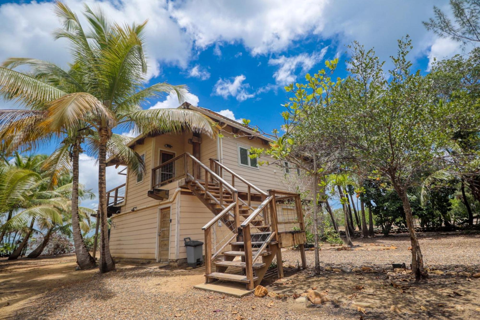 Holiday home Salty Hawg *