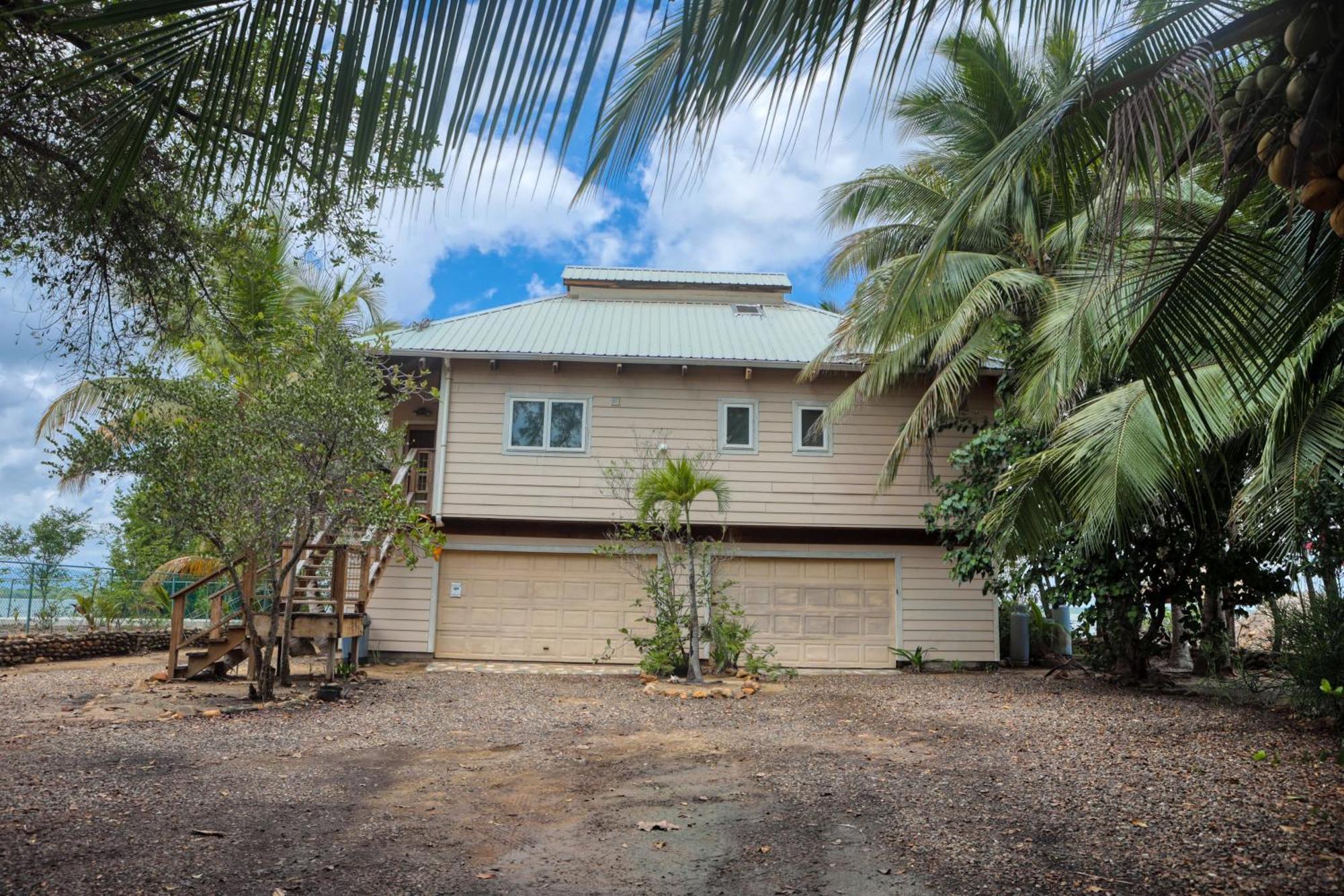 Salty Hawg Holiday home *