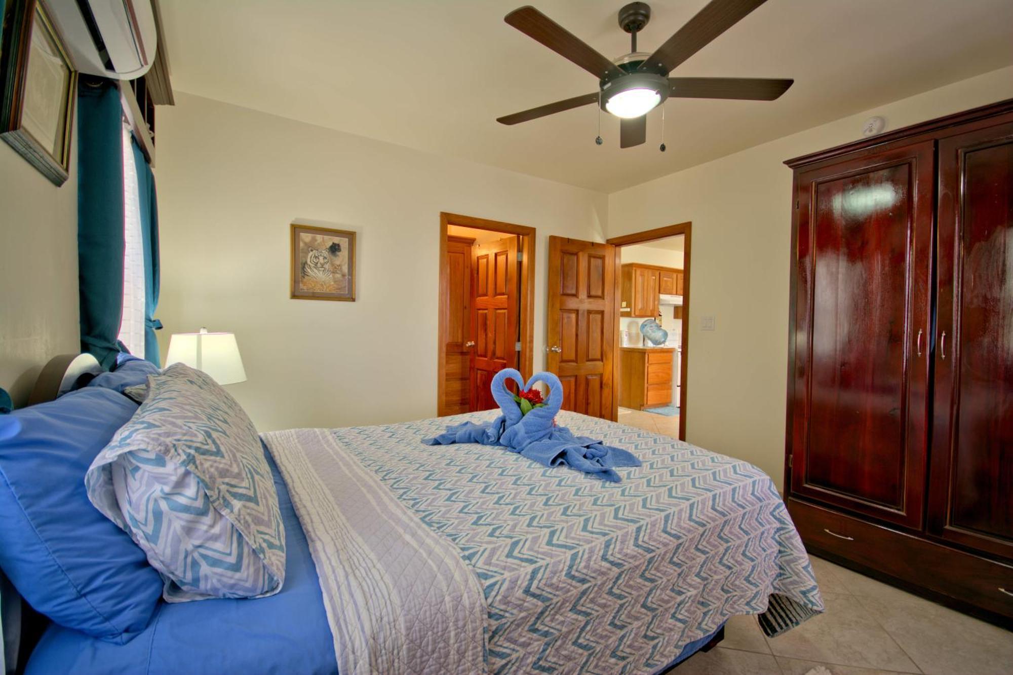 La Perla Azul House With Pool And 4 Seater Cart Holiday home San Pedro (Ambergris Caye)
