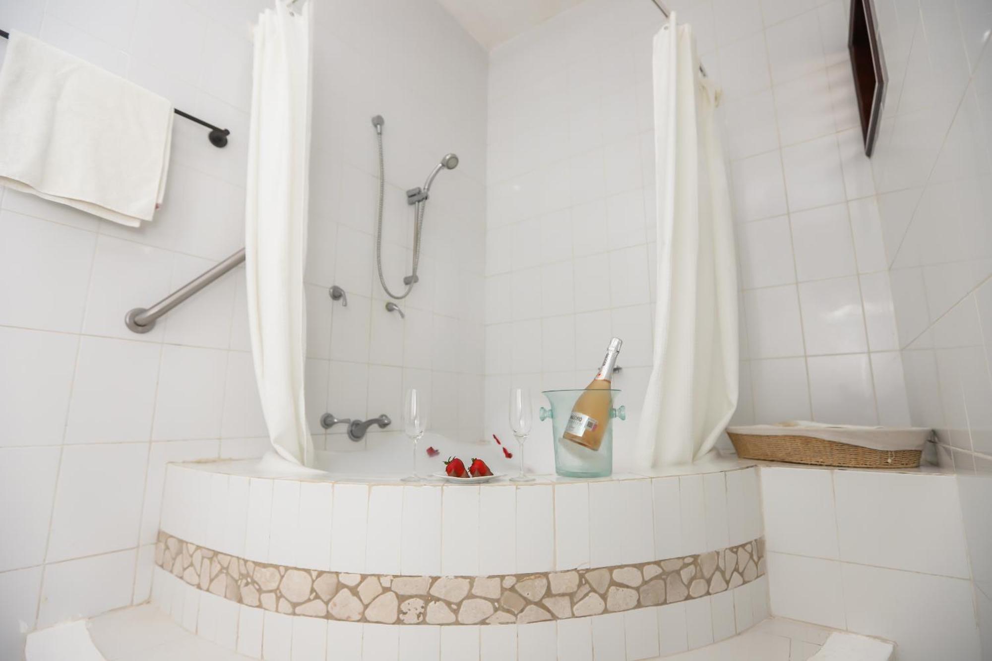 Hotel Mayan Secret Boutique Subteniente Lopez