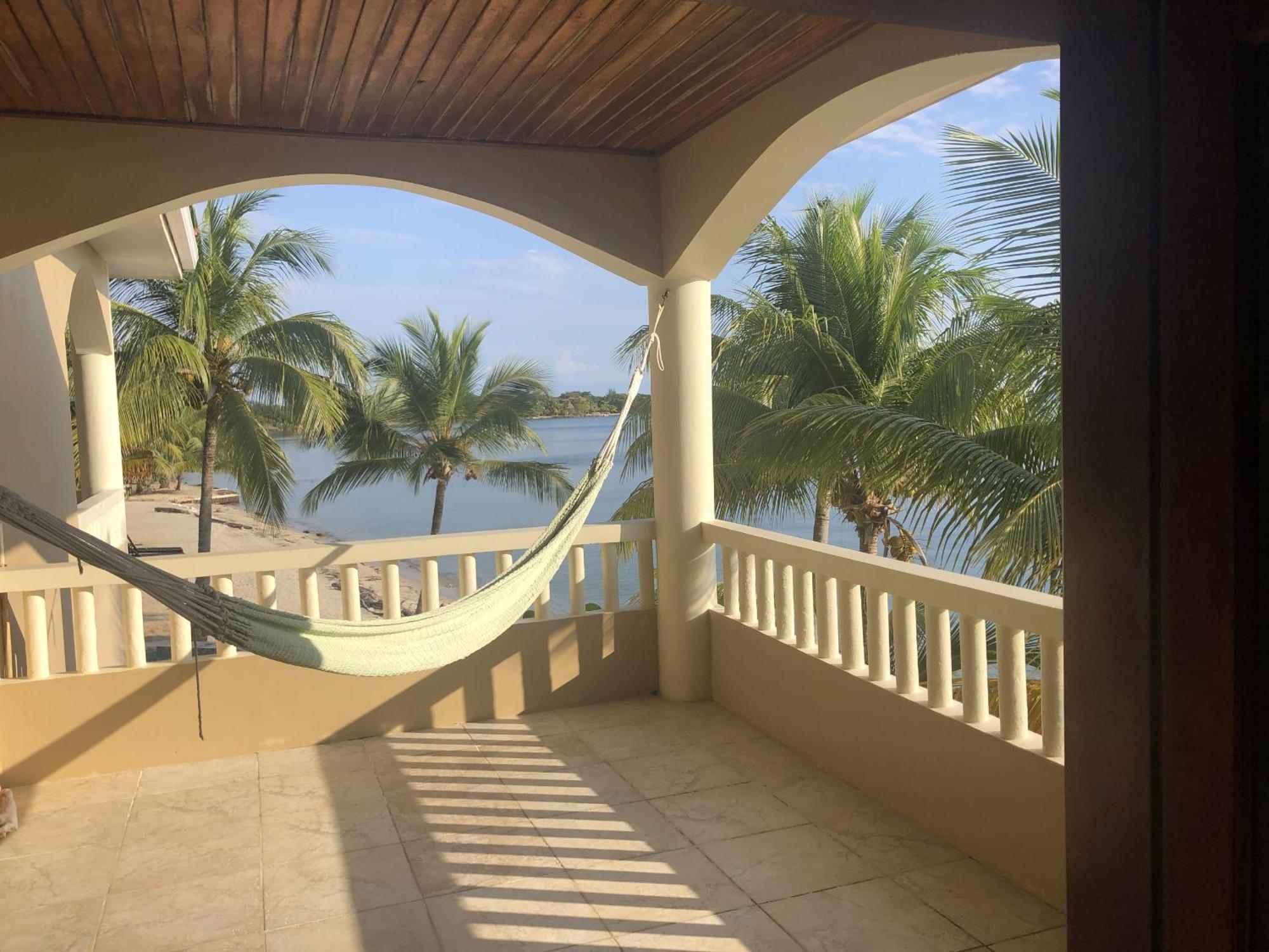 Porticos Placencia