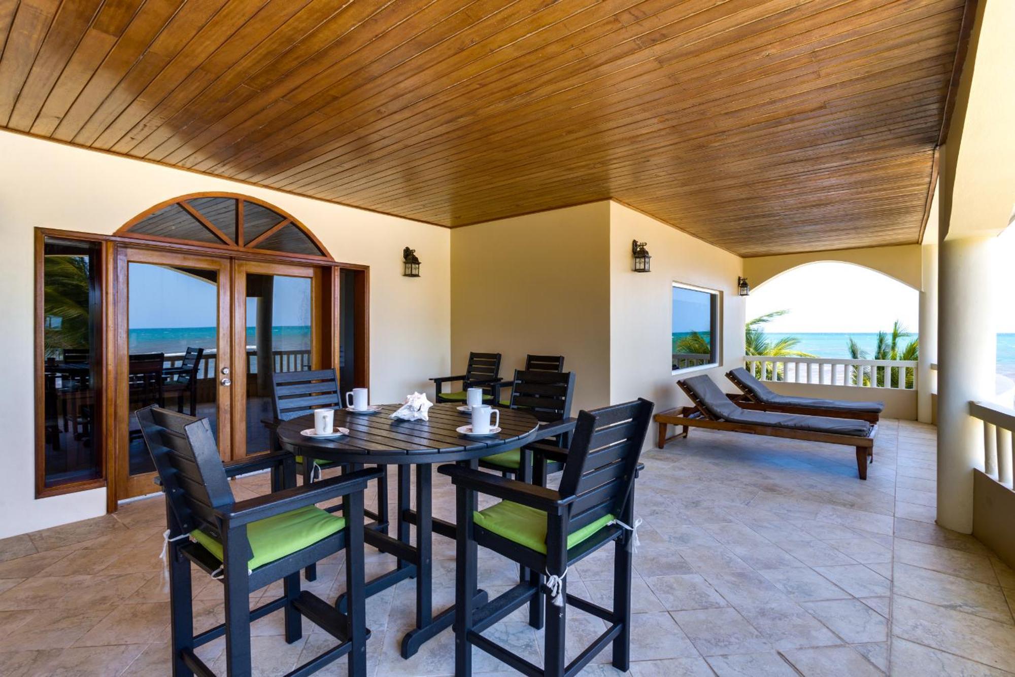Porticos Placencia