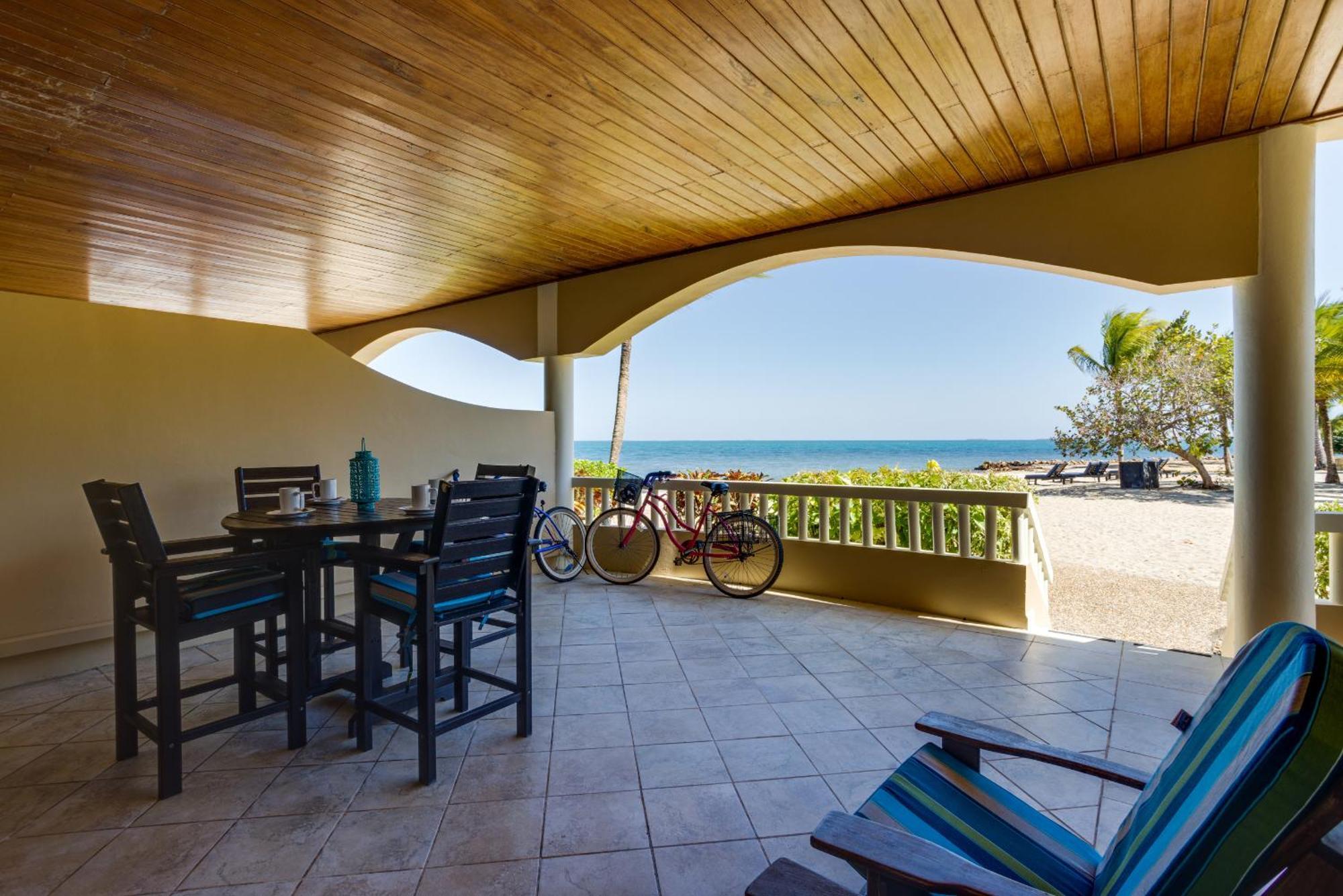 Porticos Placencia