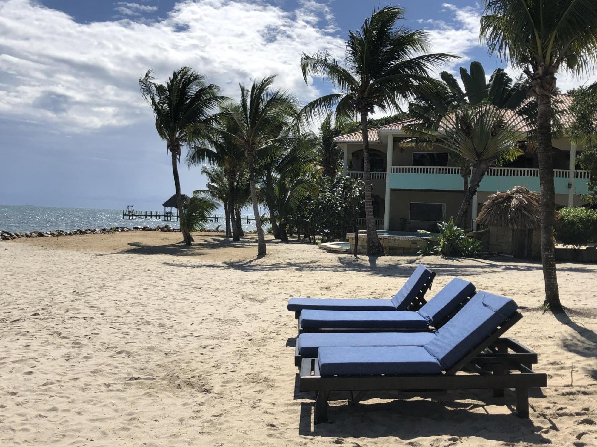 Porticos Placencia