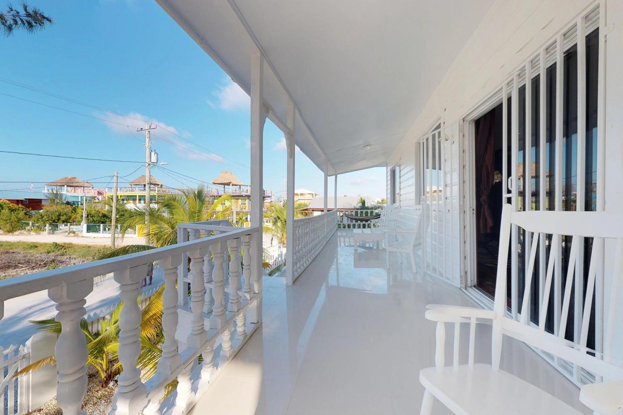 The French Lady - Entire House * Caye Caulker