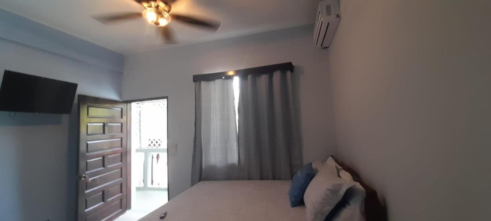 Serenade Placencia