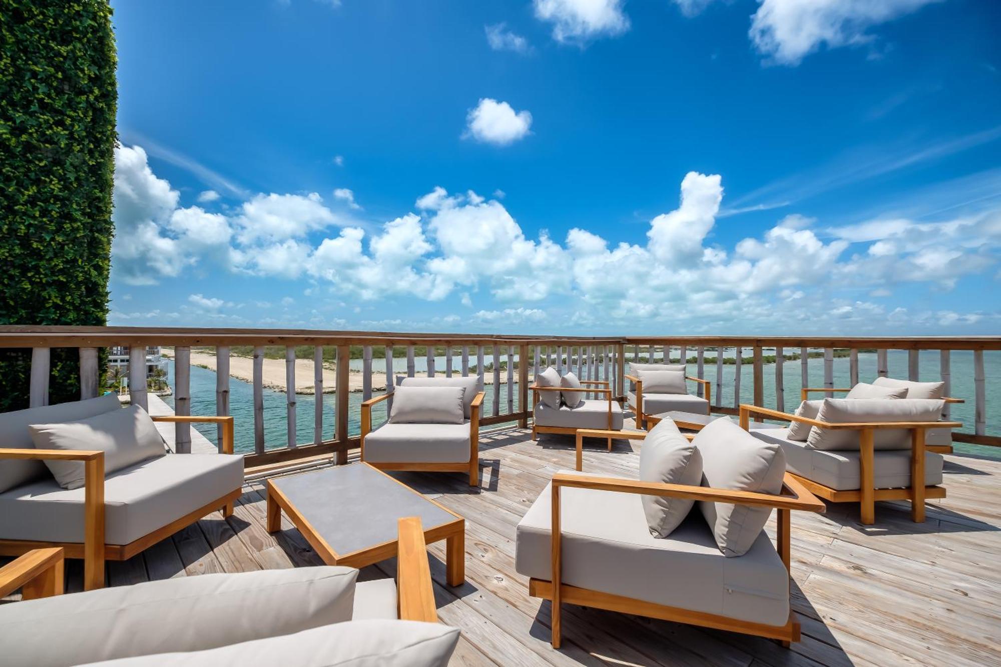 Hotel Aruna & Villas