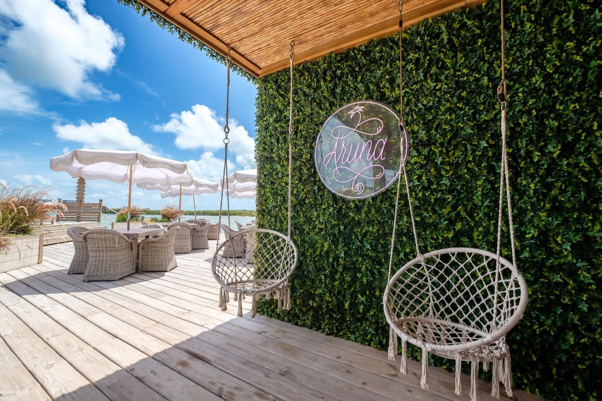 Aruna & Villas 4*