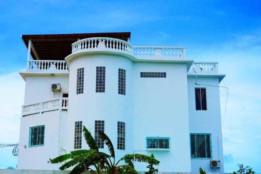 See Belize Tranquil Sea View Studio With Balcony, Infinity Pool & Overwater Deck *