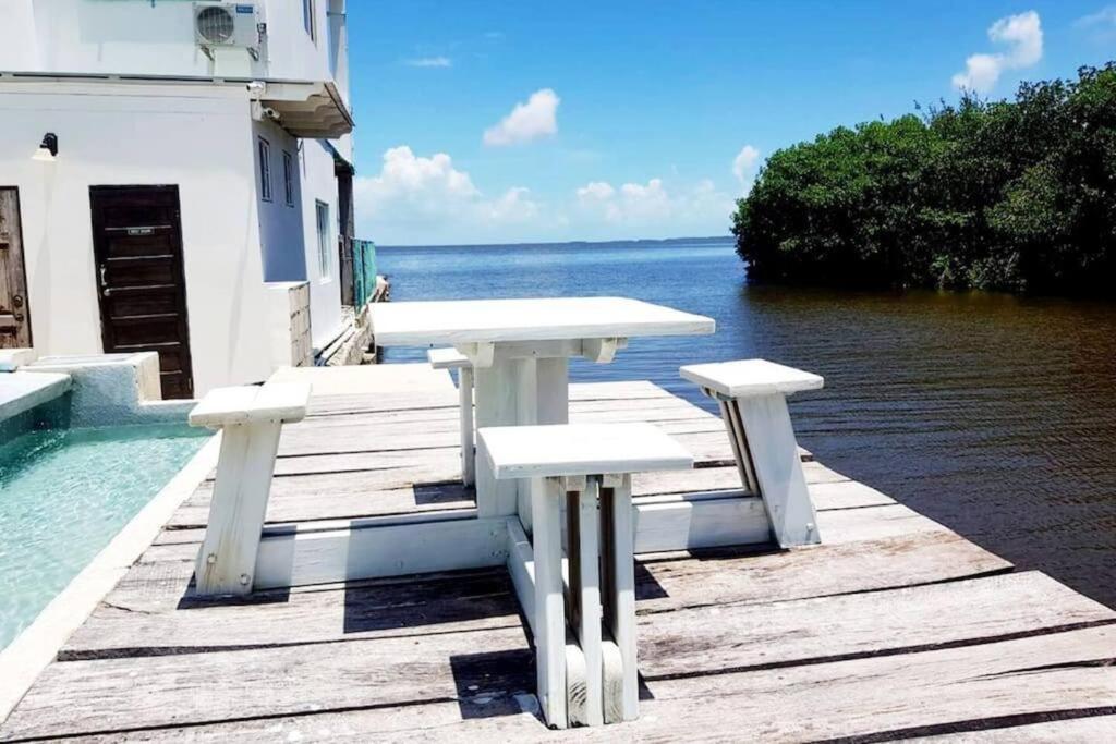 Apartment See Belize Tranquil Sea View Studio With Balcony, Infinity Pool & Overwater Deck *