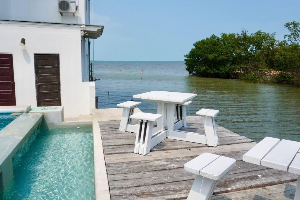 Apartment See Belize Tranquil Sea View Studio With Balcony, Infinity Pool & Overwater Deck Belize City