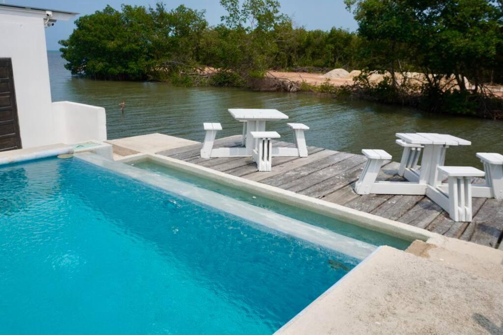 Apartment See Belize Tranquil Sea View Studio With Balcony, Infinity Pool & Overwater Deck *