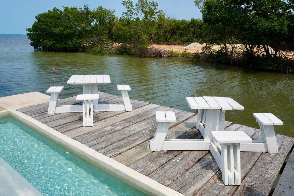 Apartment See Belize Tranquil Sea View Studio With Balcony, Infinity Pool & Overwater Deck Belize City