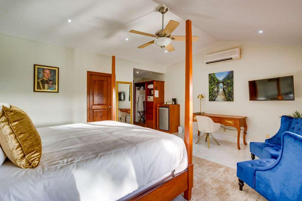 San Ignacio Resort Hotel *