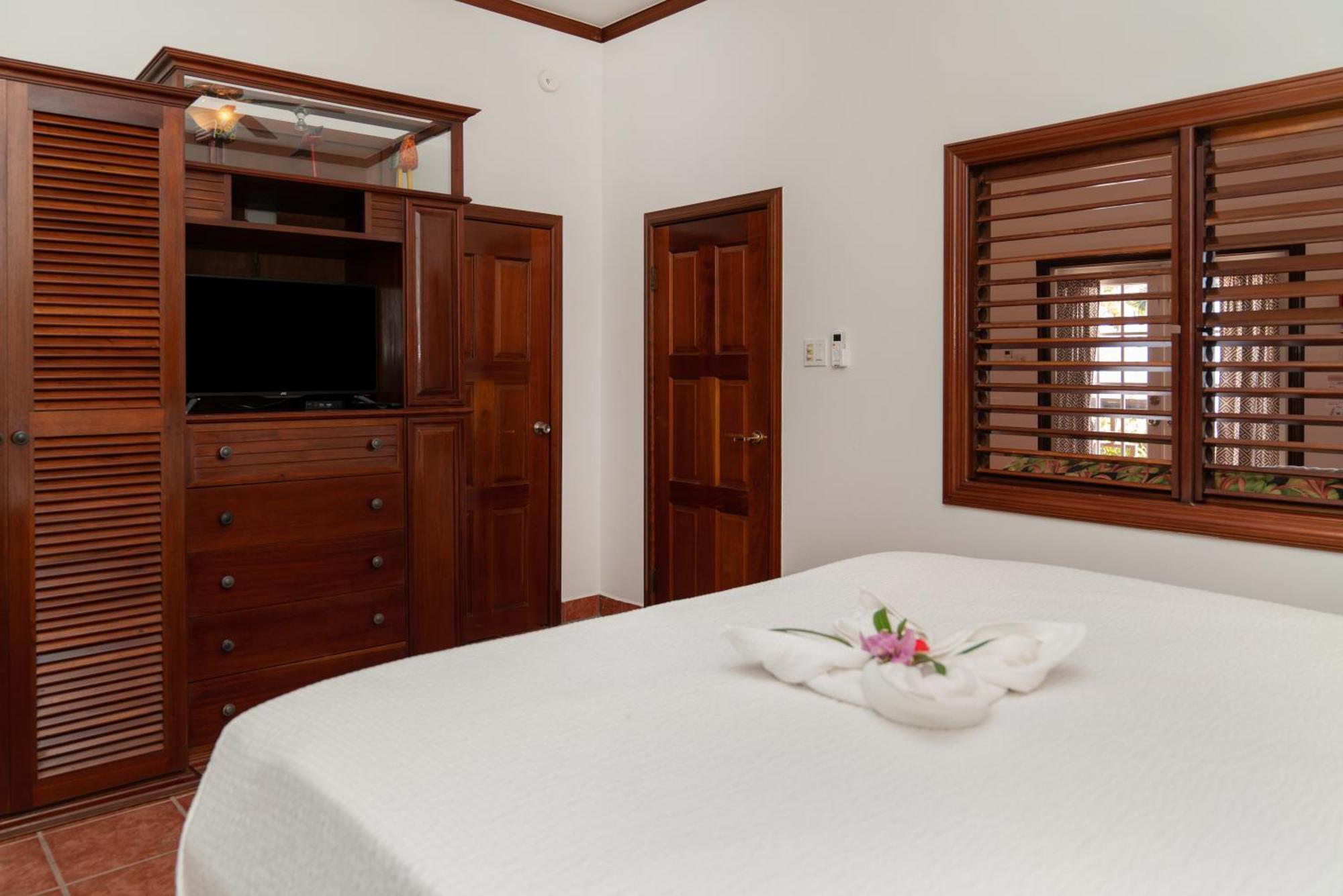 X'tan Ha- The Waterfront Resort San Pedro (Ambergris Caye)