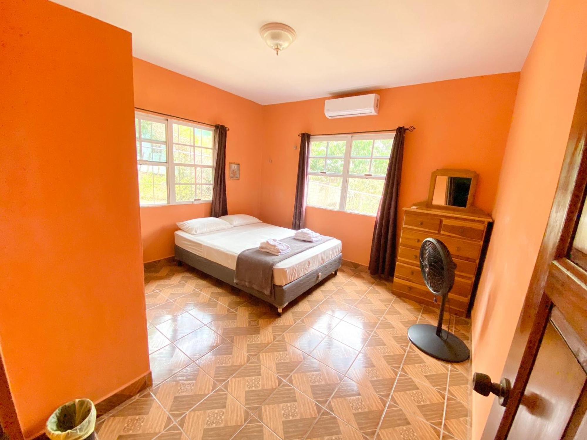 Mountain View Family In Town With King And Midterm Available Holiday home San Ignacio