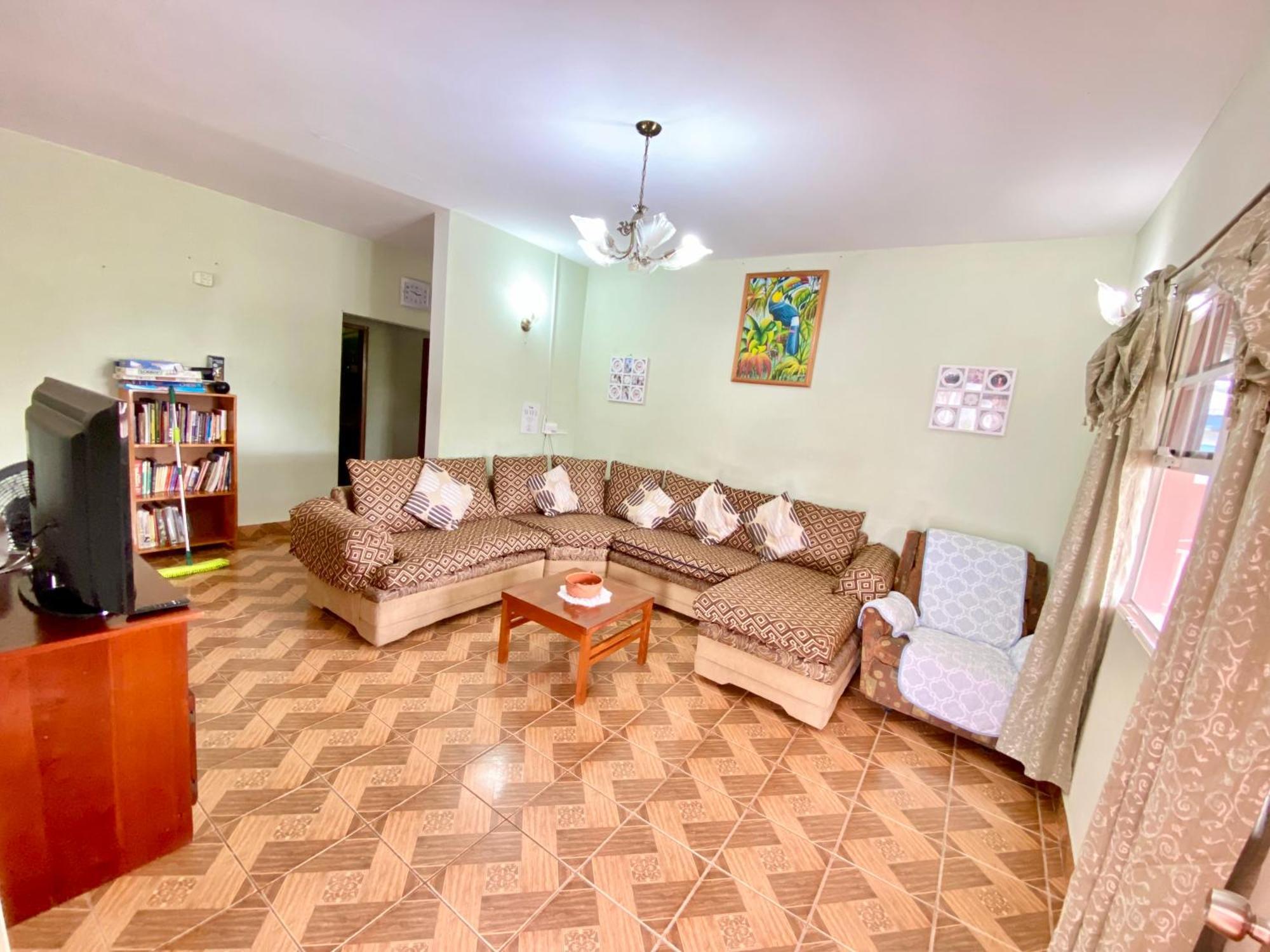 Mountain View Family In Town With King And Midterm Available * San Ignacio