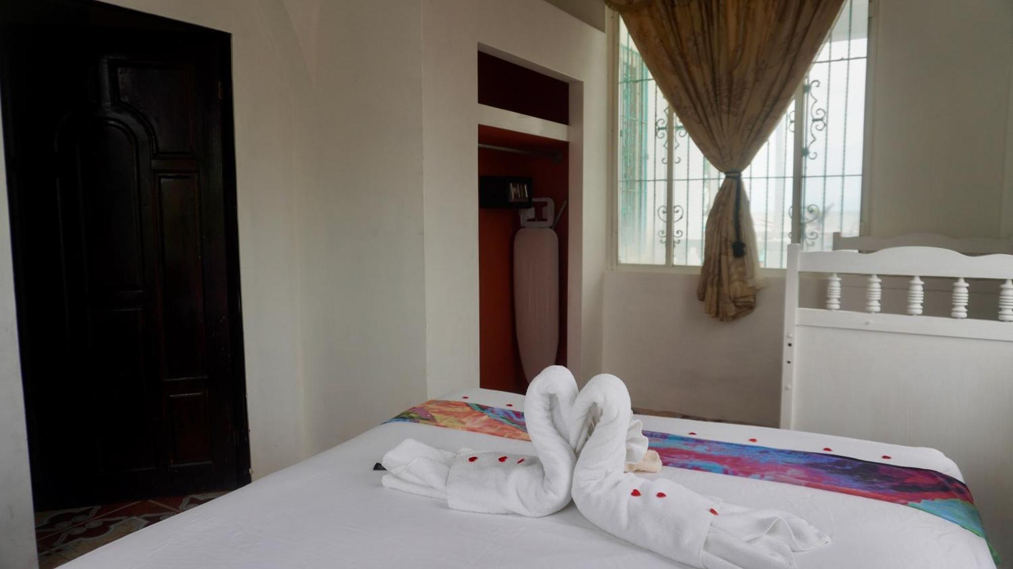Belize Waterside Sea View With Infinity Pool & Overwater Deck Apartment Belize City