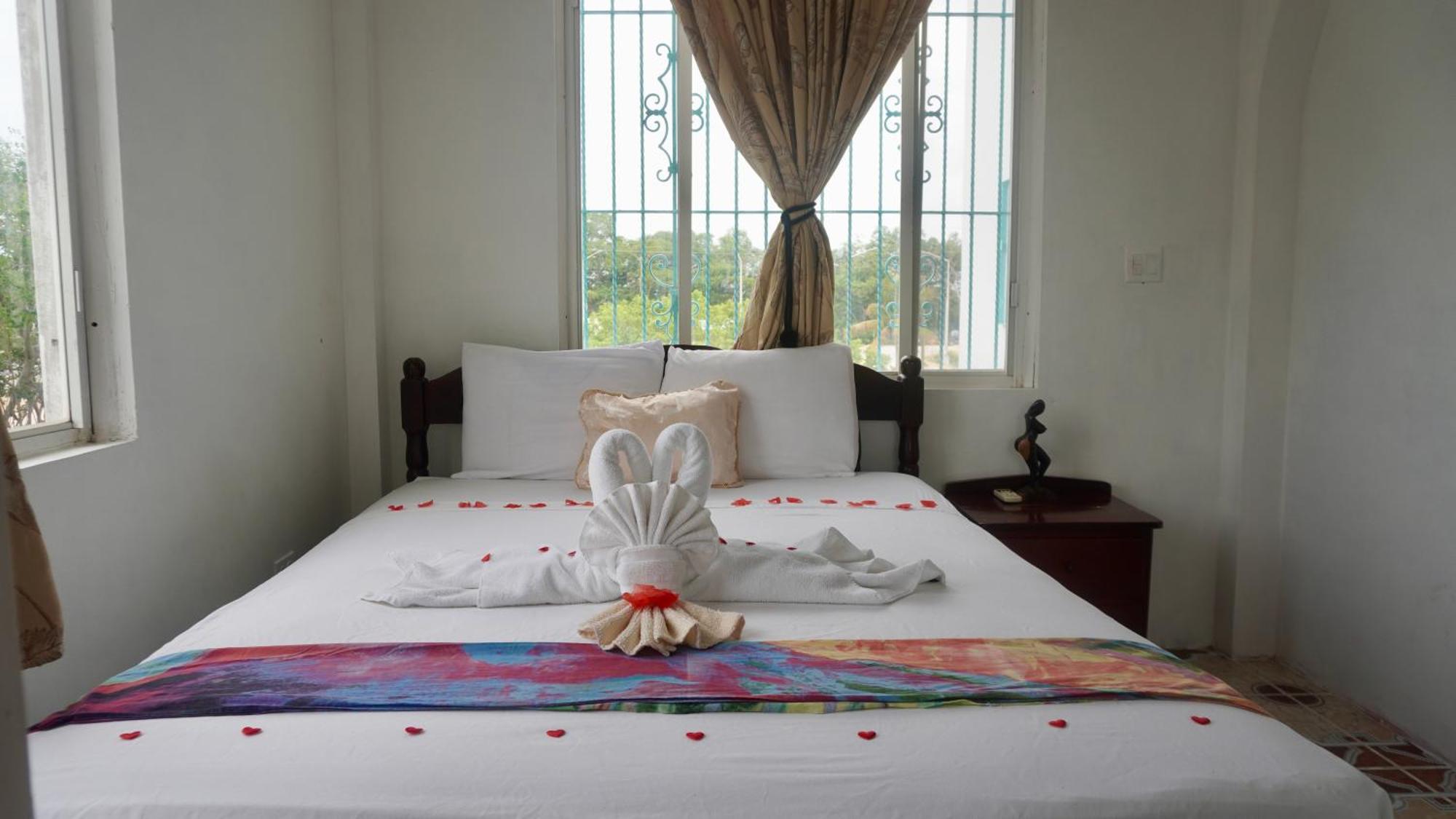 Belize Waterside Sea View With Infinity Pool & Overwater Deck Apartment Belize City