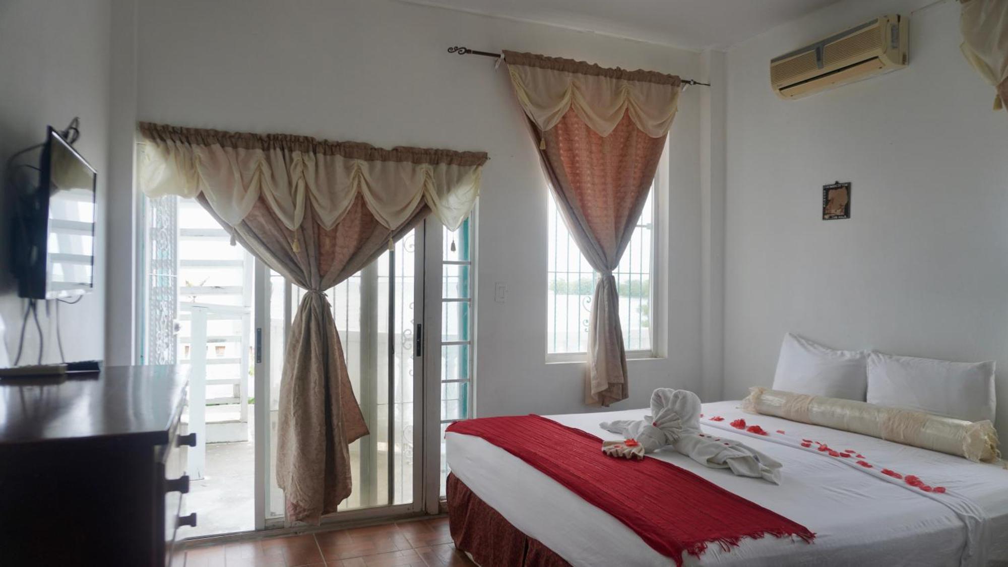 Belize Waterside Sea View With Infinity Pool & Overwater Deck Apartment