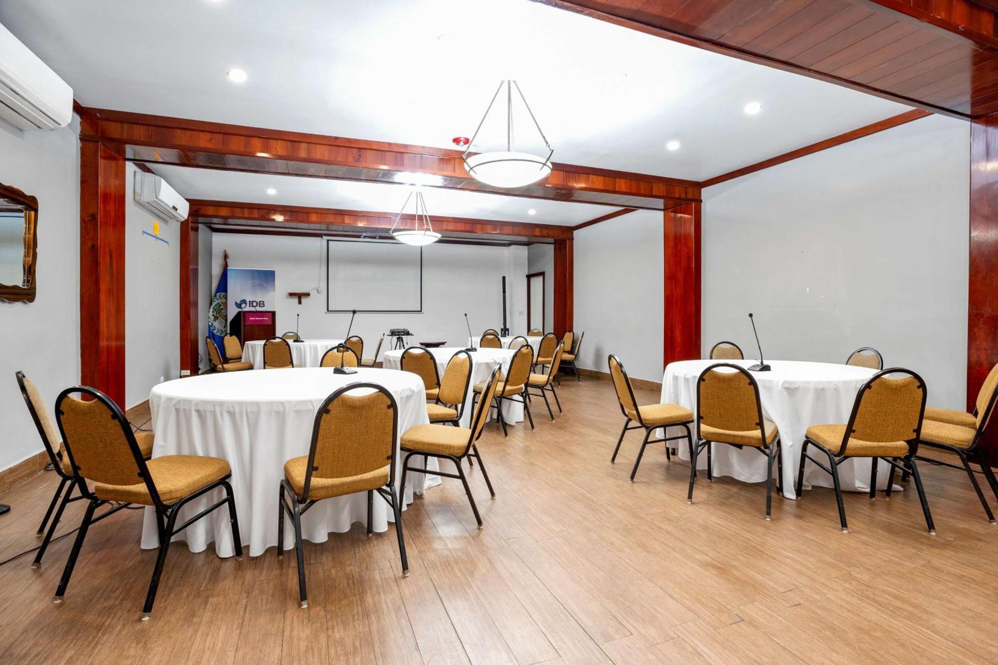 Hotel Western Belize Biltmore Plaza 4*