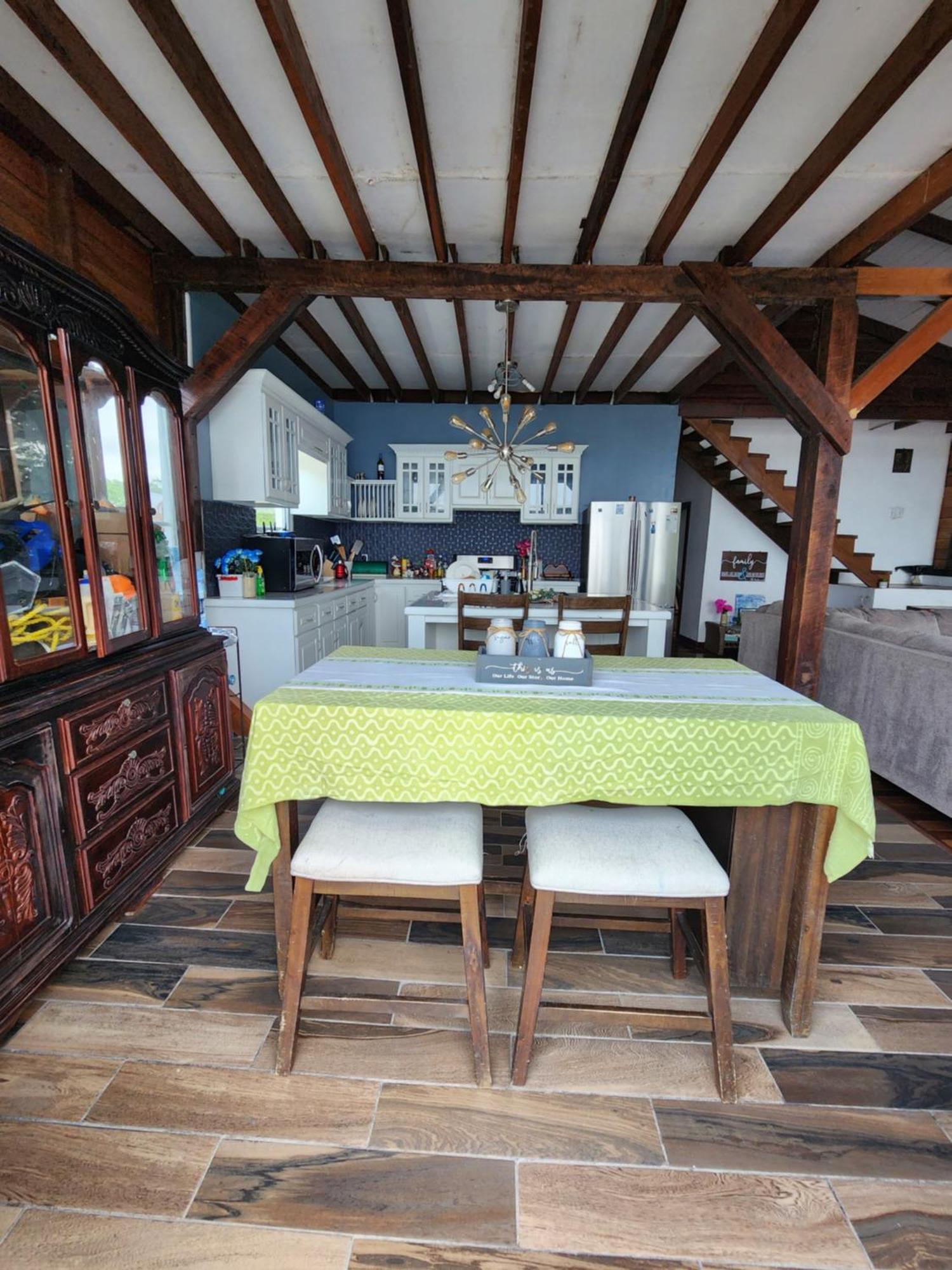 Hotel Seaside Chateau Belize City