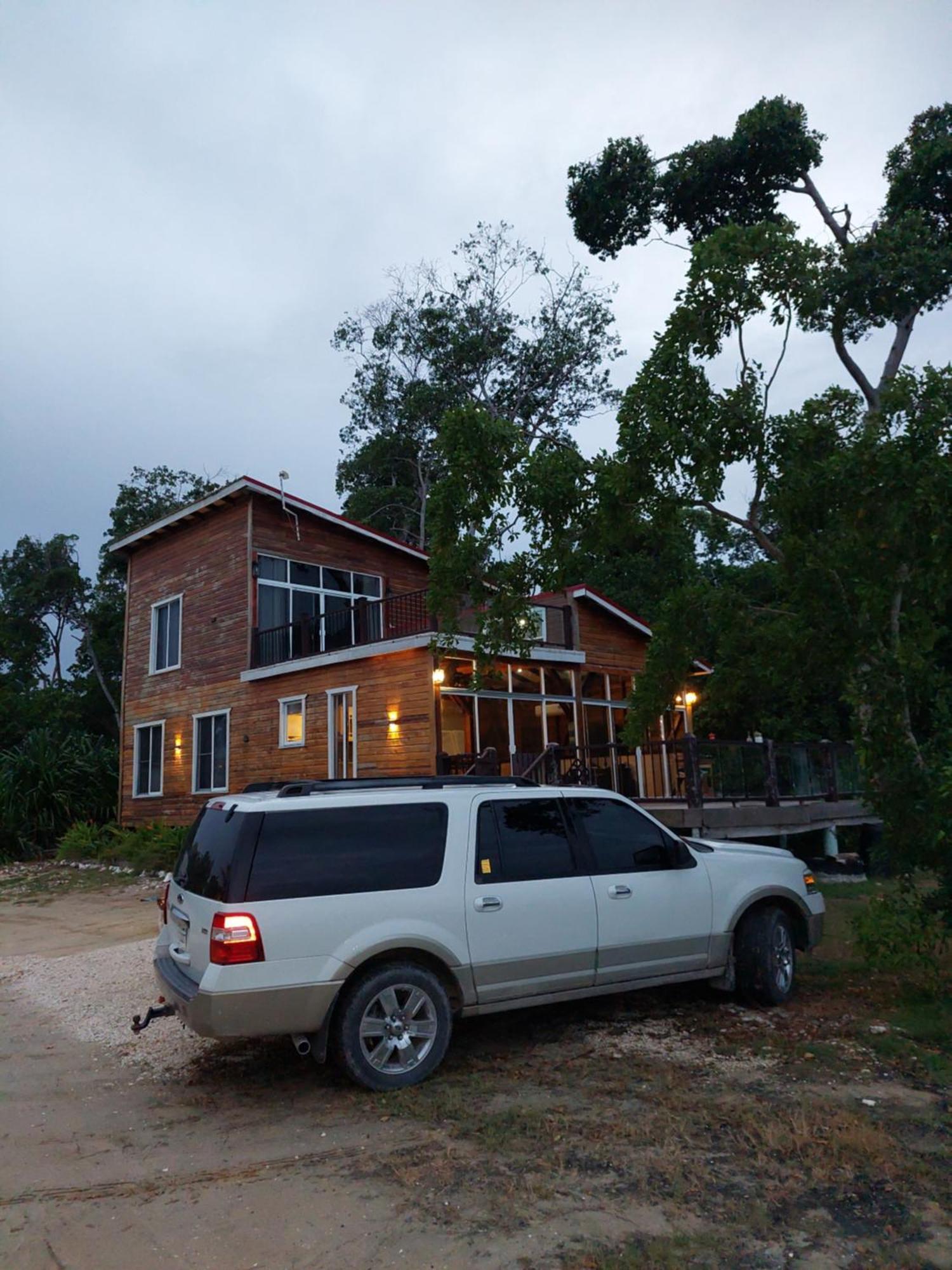 Seaside Chateau Hotel Belize City
