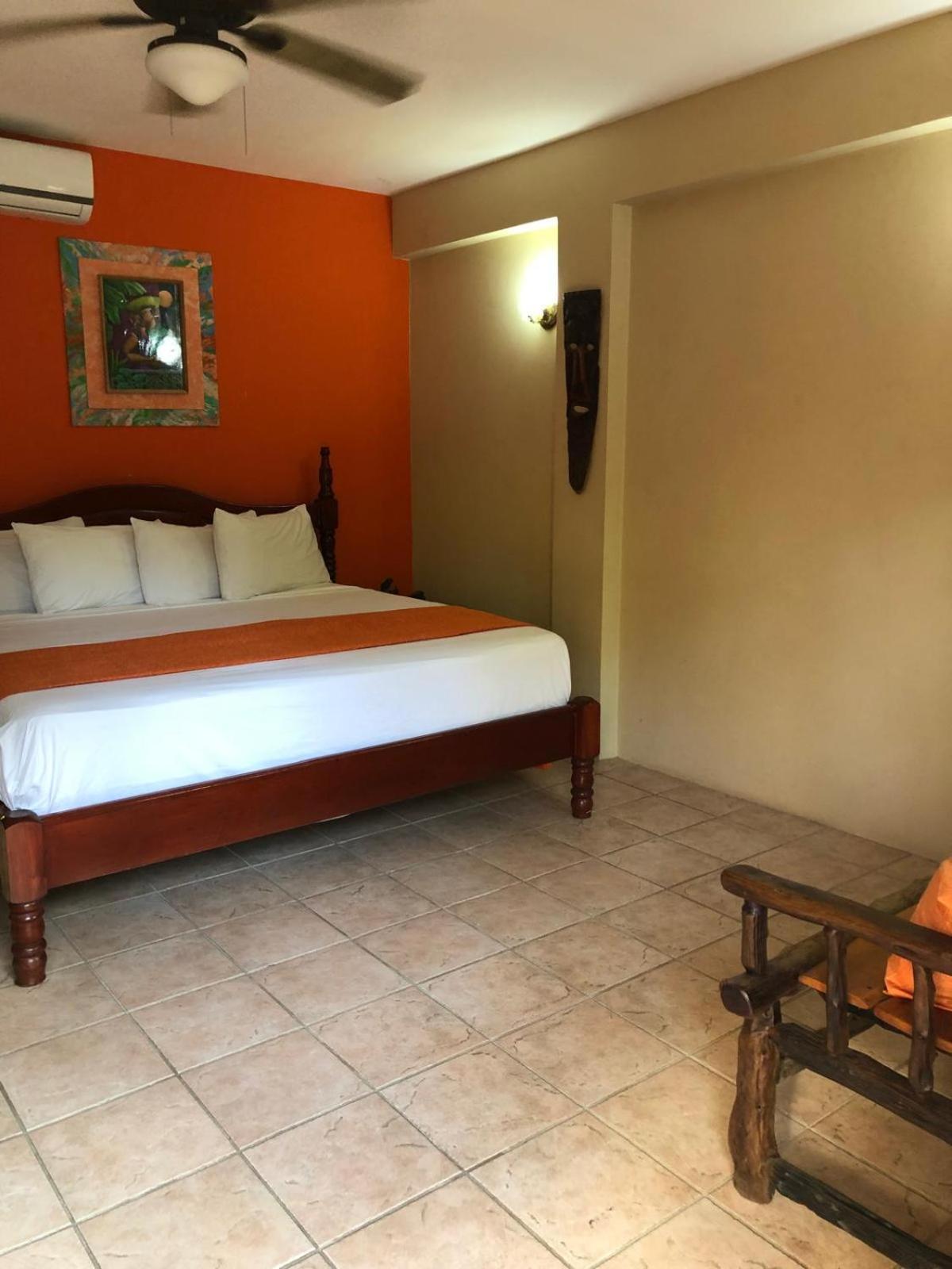 Black Orchid Hotel Burrell Boom