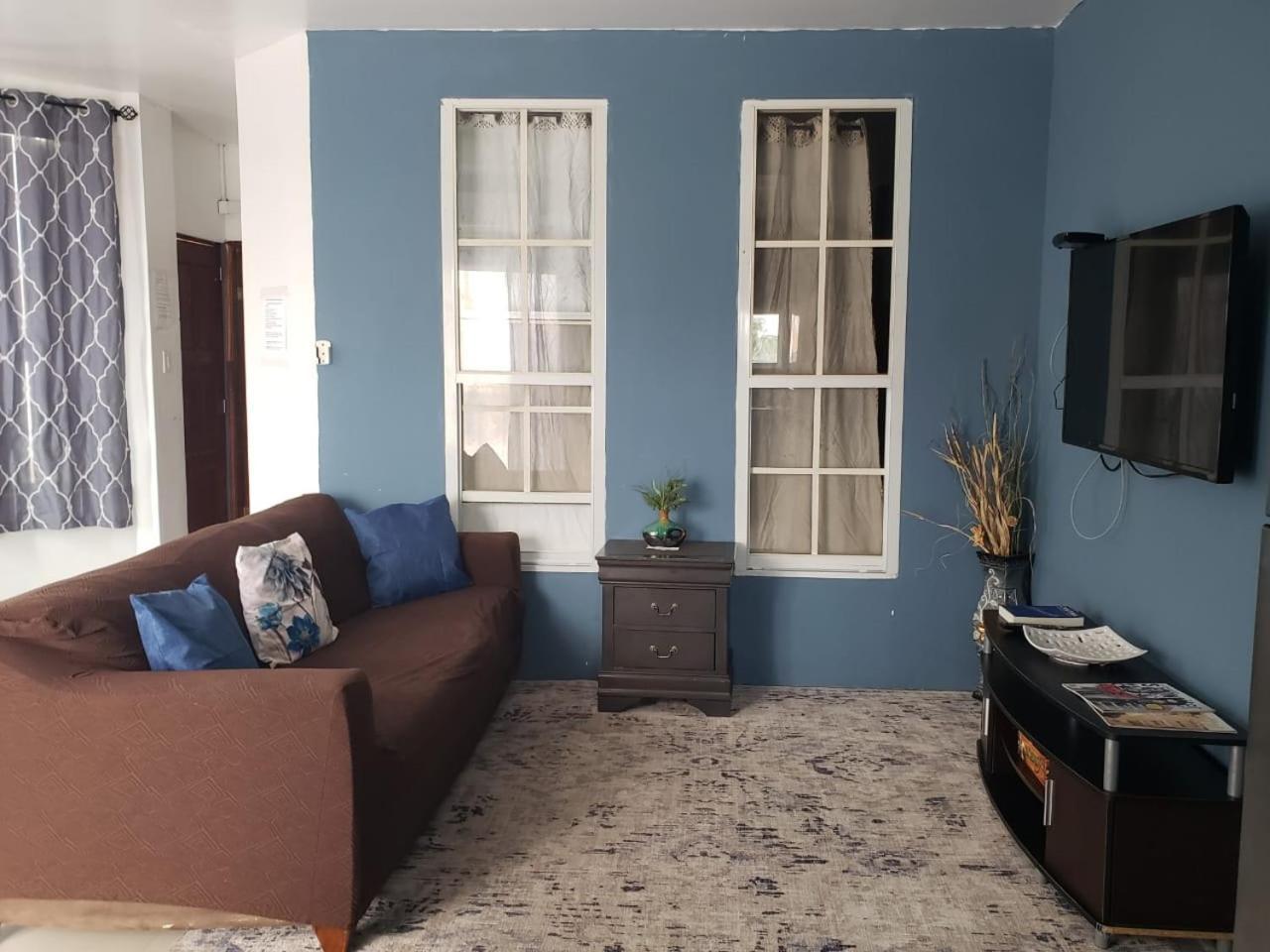 Apartment Db Tower Vacation Belize City
