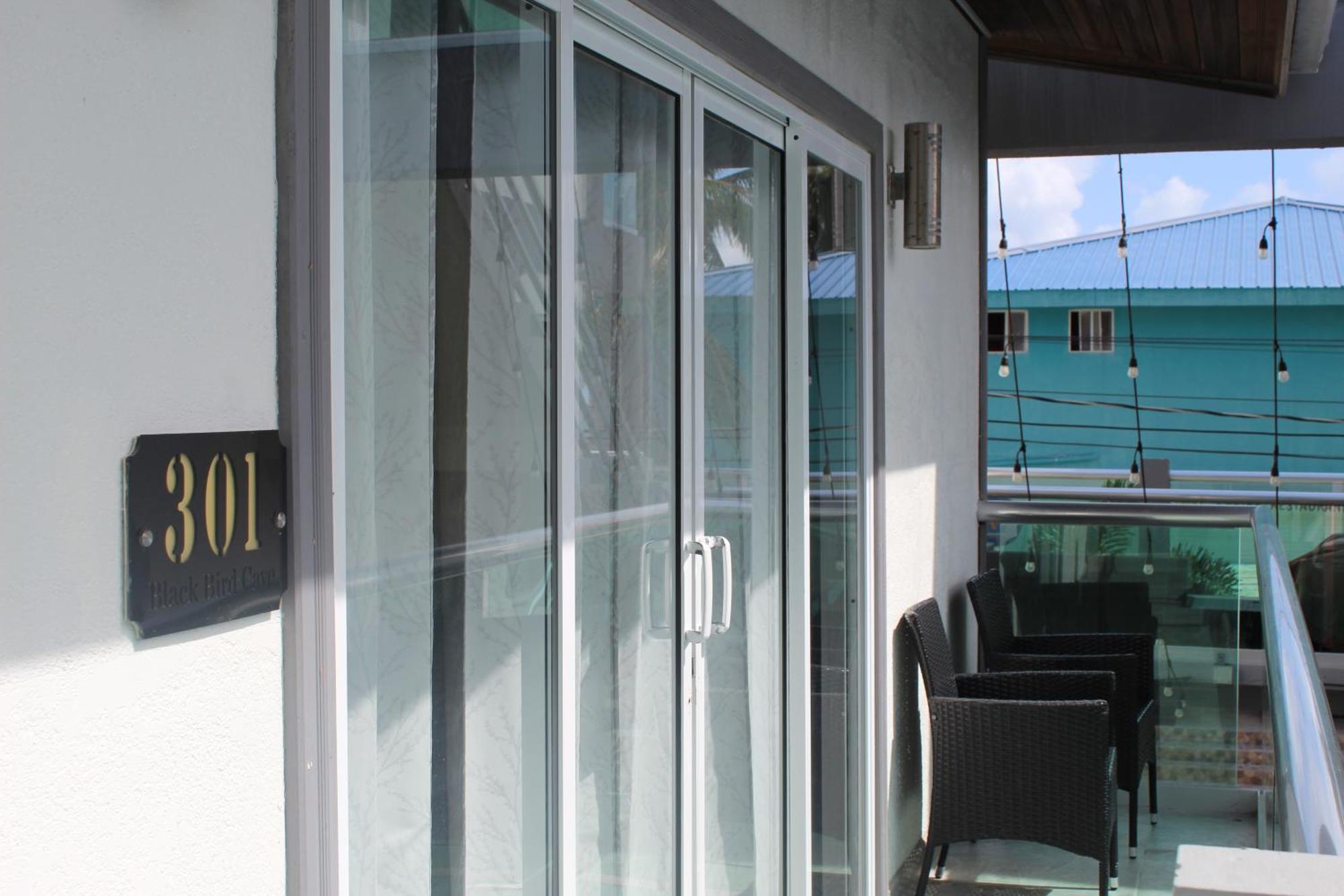 Barefoot Hotel 3*