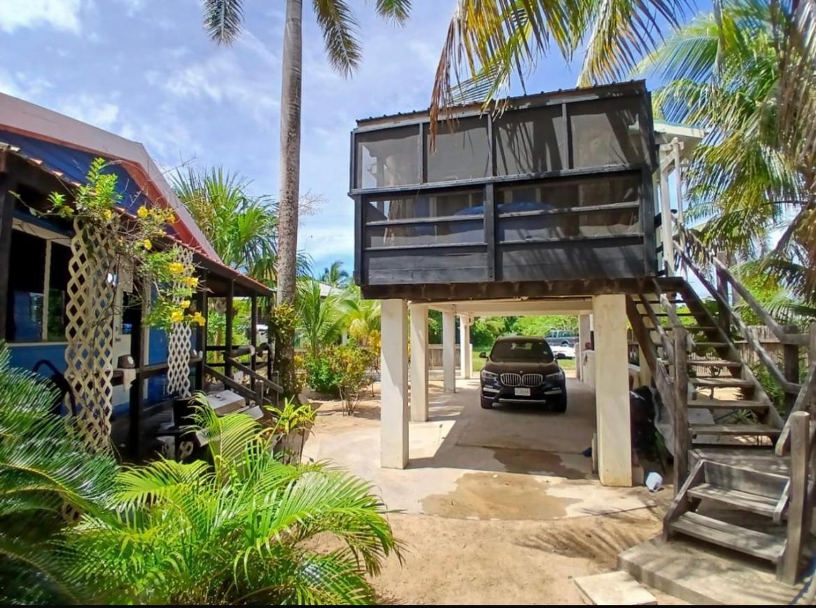 Villa Dove Escapes - One Bedroom Front Upper Placencia
