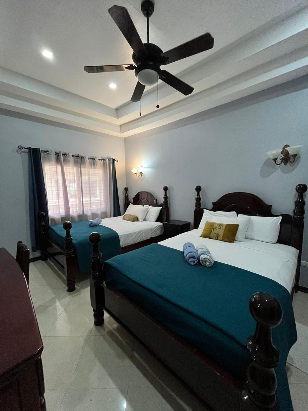Hotel Seaside Chateau Belize City