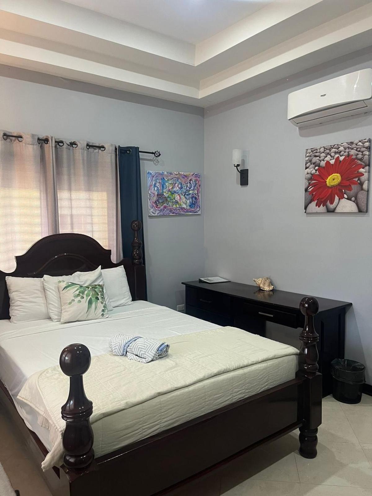 Hotel Seaside Chateau Belize City