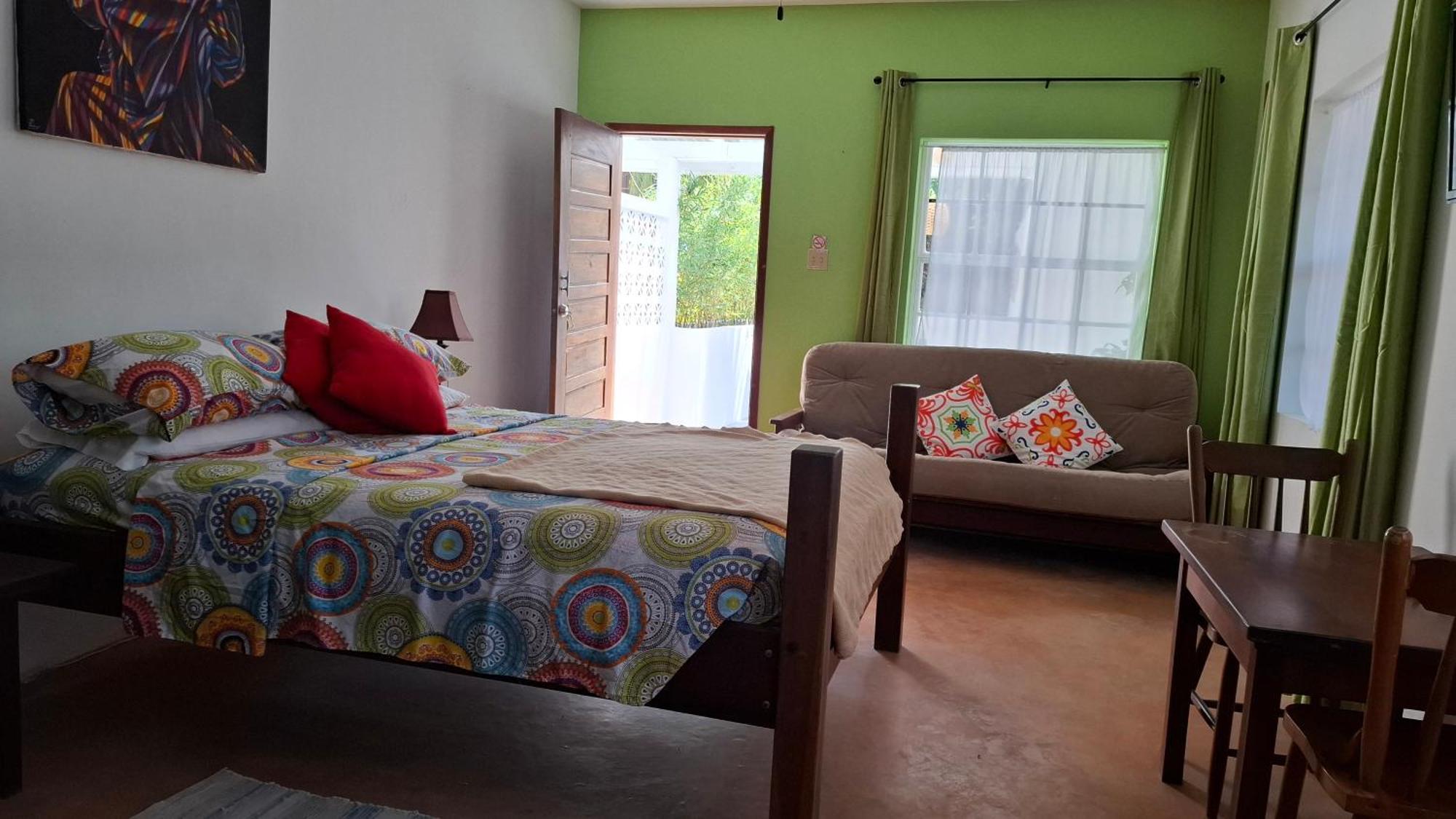 Amanda's Place - Pool And Tropical Garden Apartment *