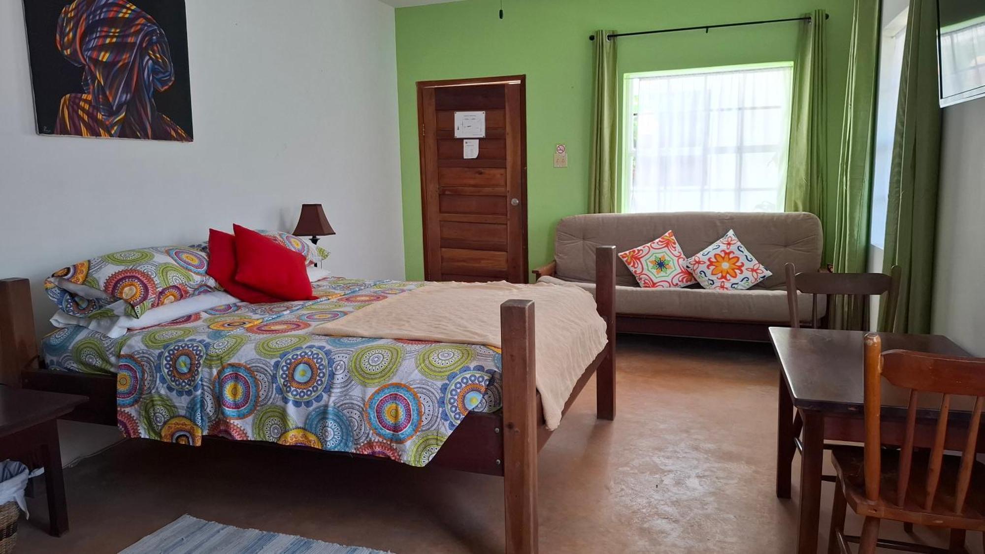 Amanda's Place - Pool And Tropical Garden Apartment Caye Caulker