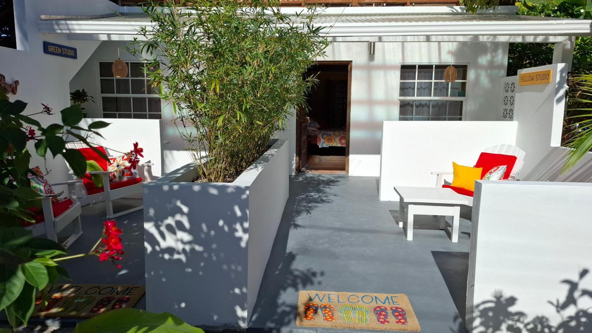 Amanda's Place - Pool And Tropical Garden Apartment