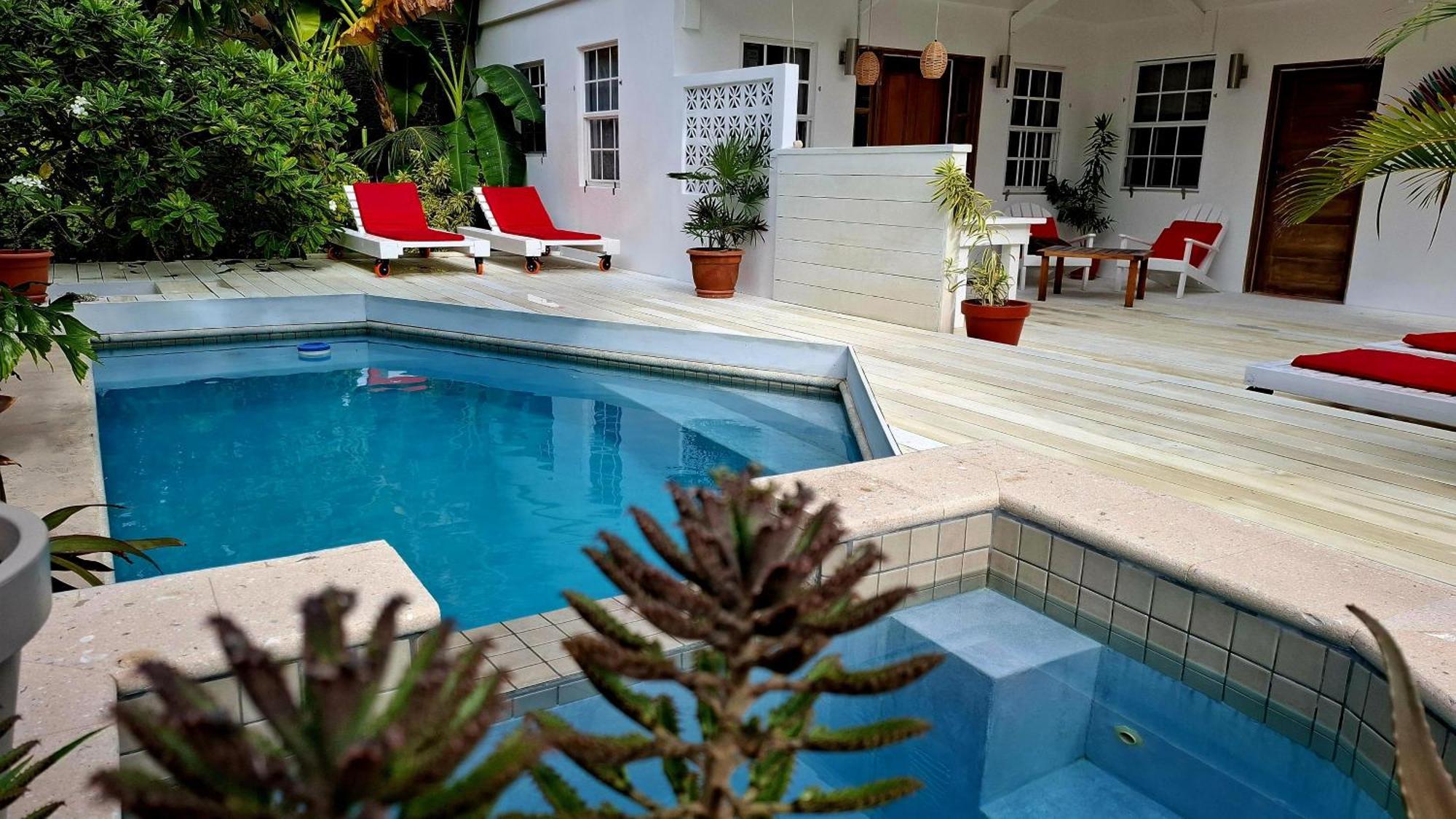 Amanda's Place - Pool And Tropical Garden Apartment