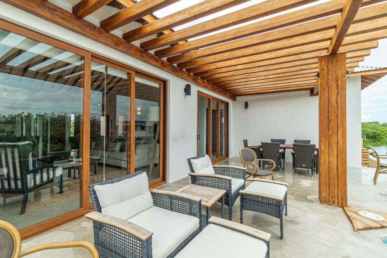 Tranquility At Mahogany And The Poolclub San Pedro (Ambergris Caye)