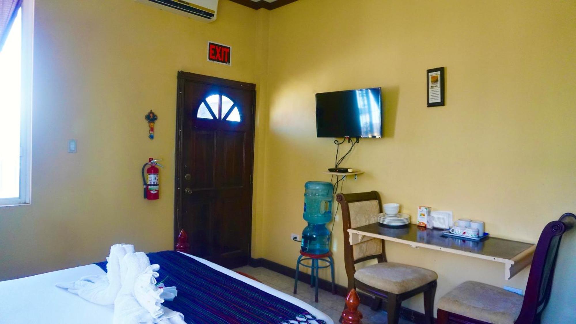 Apartment See Belize Tranquil Sea View Studio With Balcony, Infinity Pool & Overwater Deck