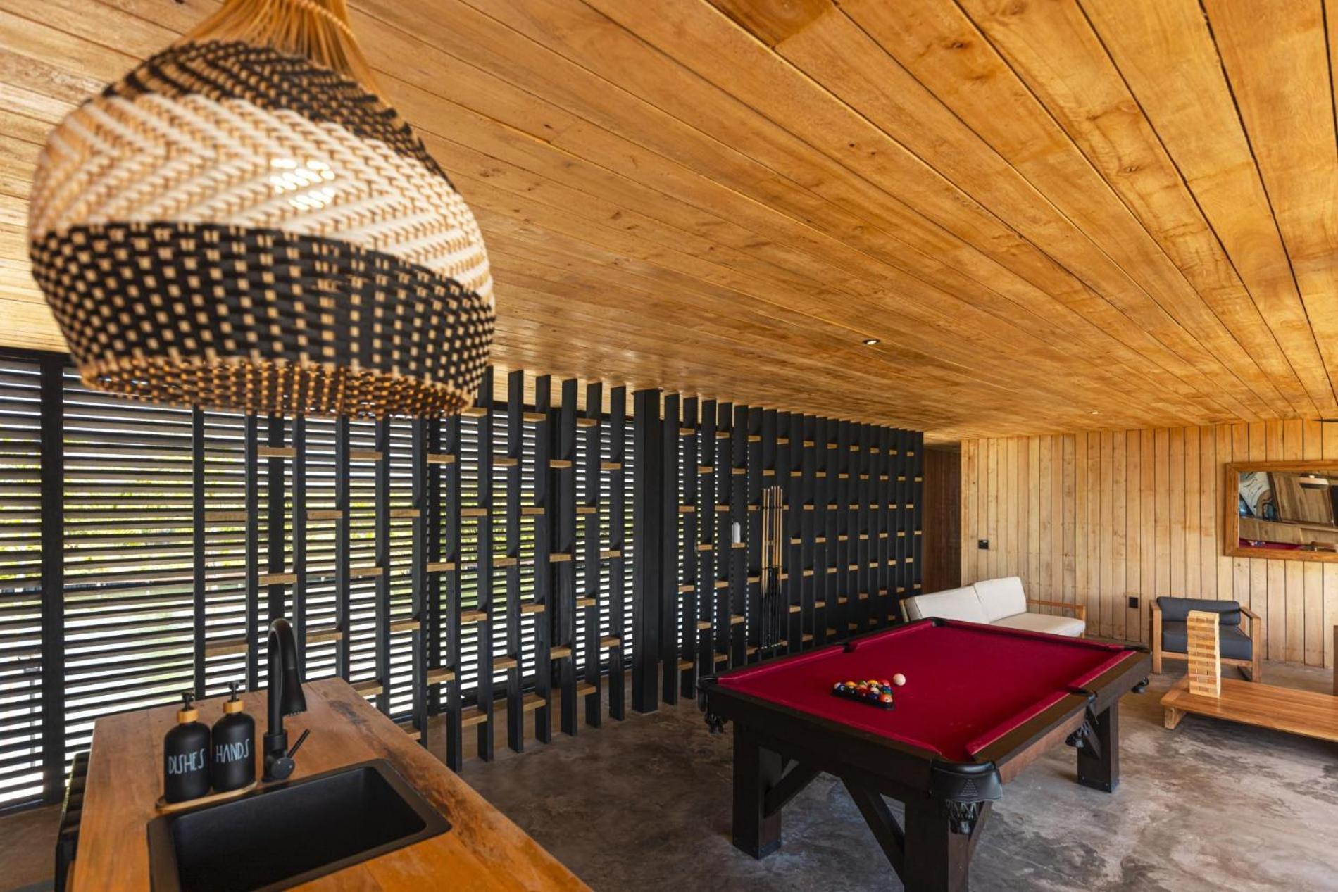 New Modern Ocean Front On Private Island * Placencia