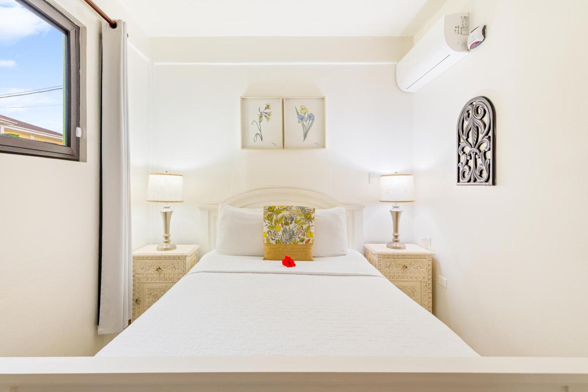 Coconut Row Boutique 4*