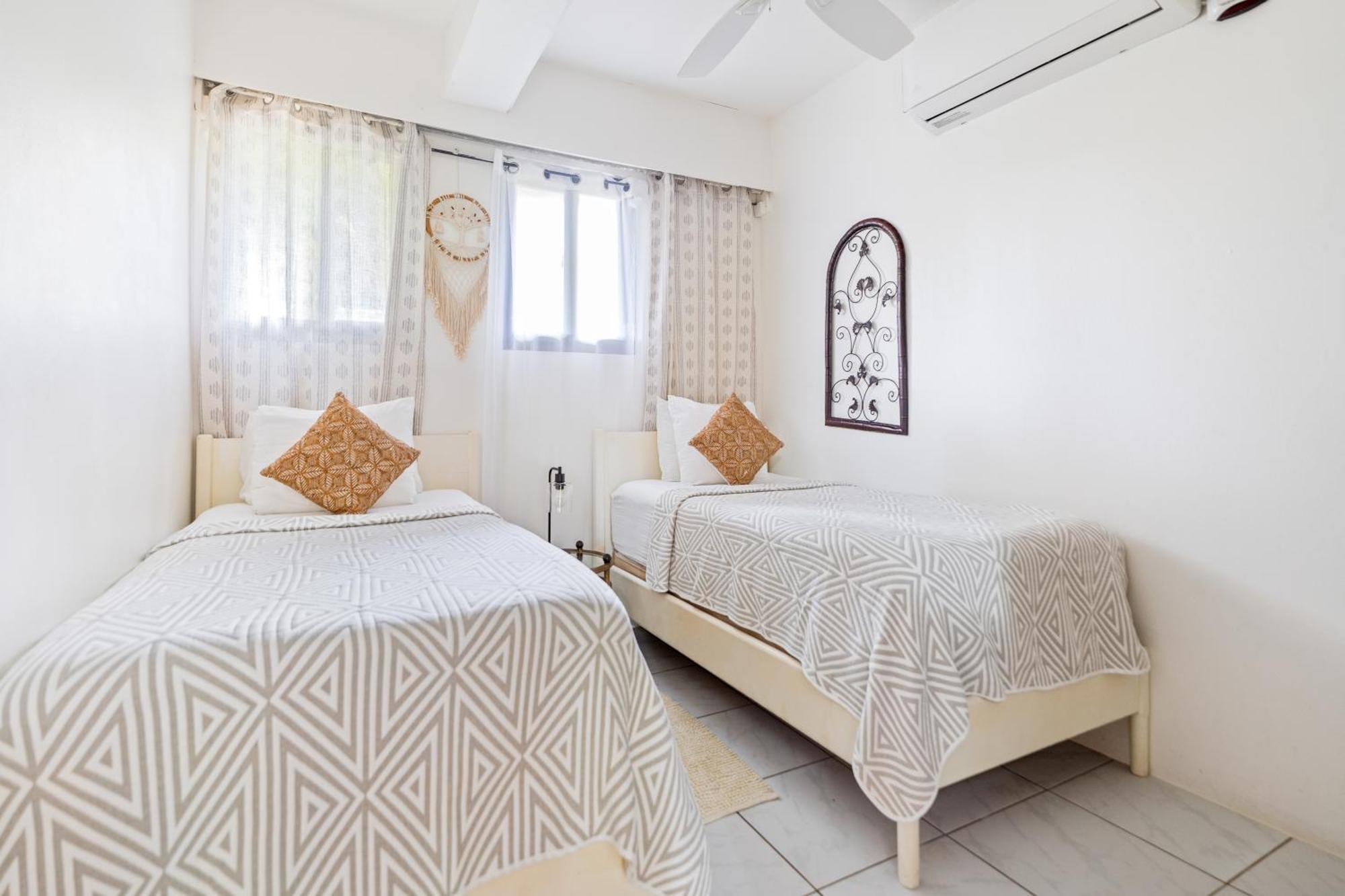 Coconut Row Boutique 4* Hopkins